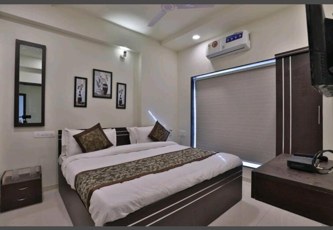 Oyo 80228 Hotel Richa Halol Exterior photo
